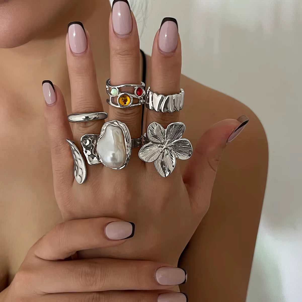 6Pcs Punk Exaggerated Metal Finger Rings Set for Women Men Vintage Flower Pearl Crystal Europe America Open Rings Luxury Jewelry